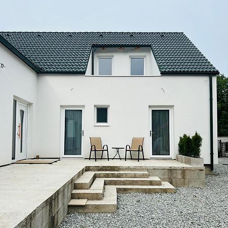 2 Moderne Apartmany 19 A 95 V Sukromi V Centre Mesta Turčianske Teplice Extérieur photo